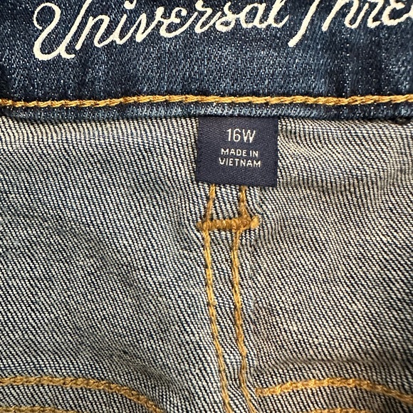 Universal Thread denim midi shorts - Picture 3 of 4